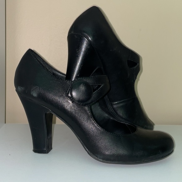 Sarah Jane Perfect Black Heels - Picture 2 of 9